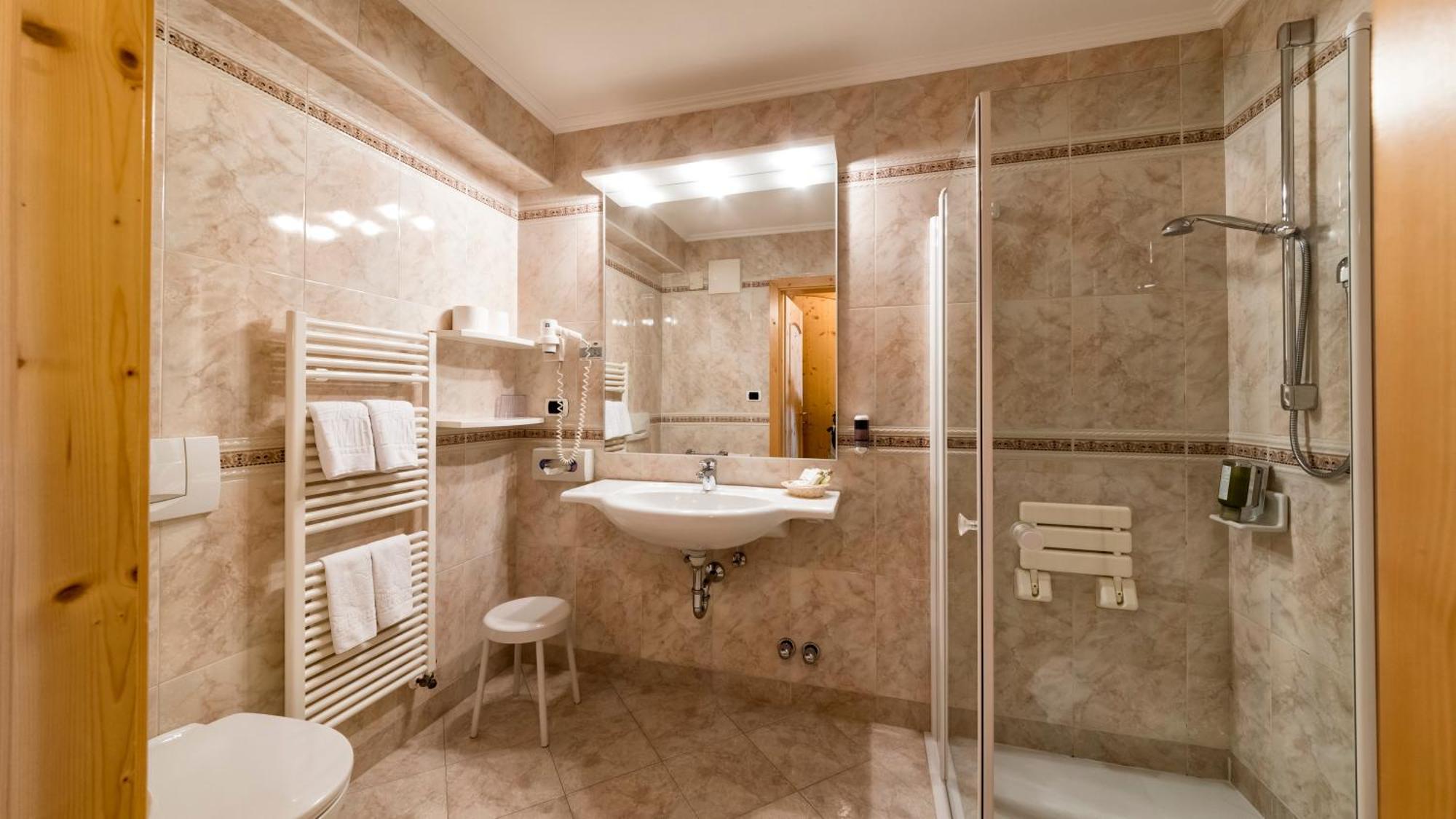 Hotel Genziana Ortisei Bagian luar foto